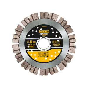DEWALT EXTREME XR Gy&eacute;m&aacute;nt v&aacute;g&oacute;korong betonhoz 125 x 22,2 mm szegment&aacute;lt